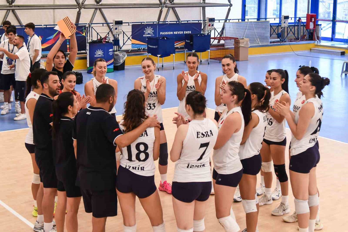 Yaşar Üniversitesi Voleybol Takımı Avrupa Beşincisi