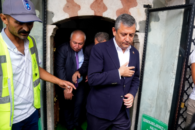 'Yeni Parti' için ilk adımı atan Özgür Özel açıklamalarda bulunuyor