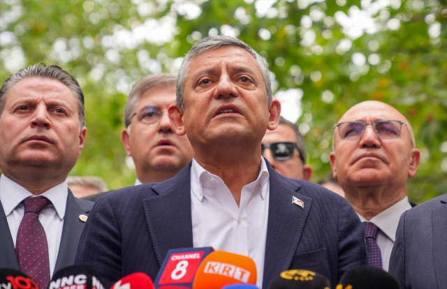 'Yeni Parti' için ilk adımı atan Özgür Özel açıklamalarda bulunuyor