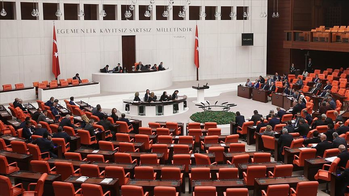 Özgür Özel, CHP\'den İstifa Ederek YENİ Parti\'yi Kurdu