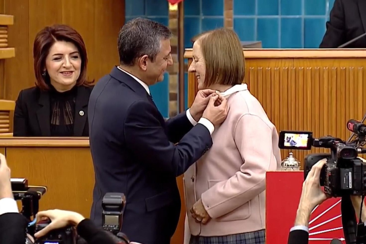 Yeni Parti\'yi kuran Özgür Özel\'e hemşehrisinden soğuk duş