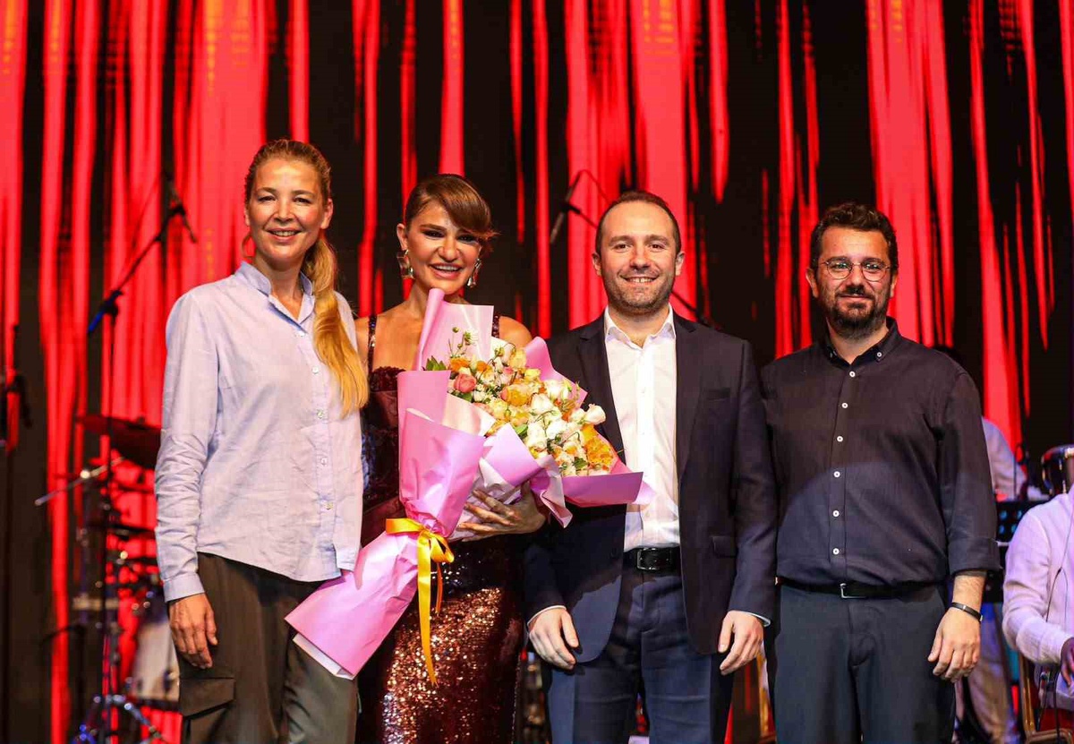 Açıkhava’da Derya Bedavacı rüzgarı