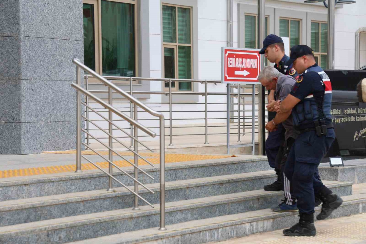 Kozan\'da Firari Hükümlü Jandarma ile Yakalandı
