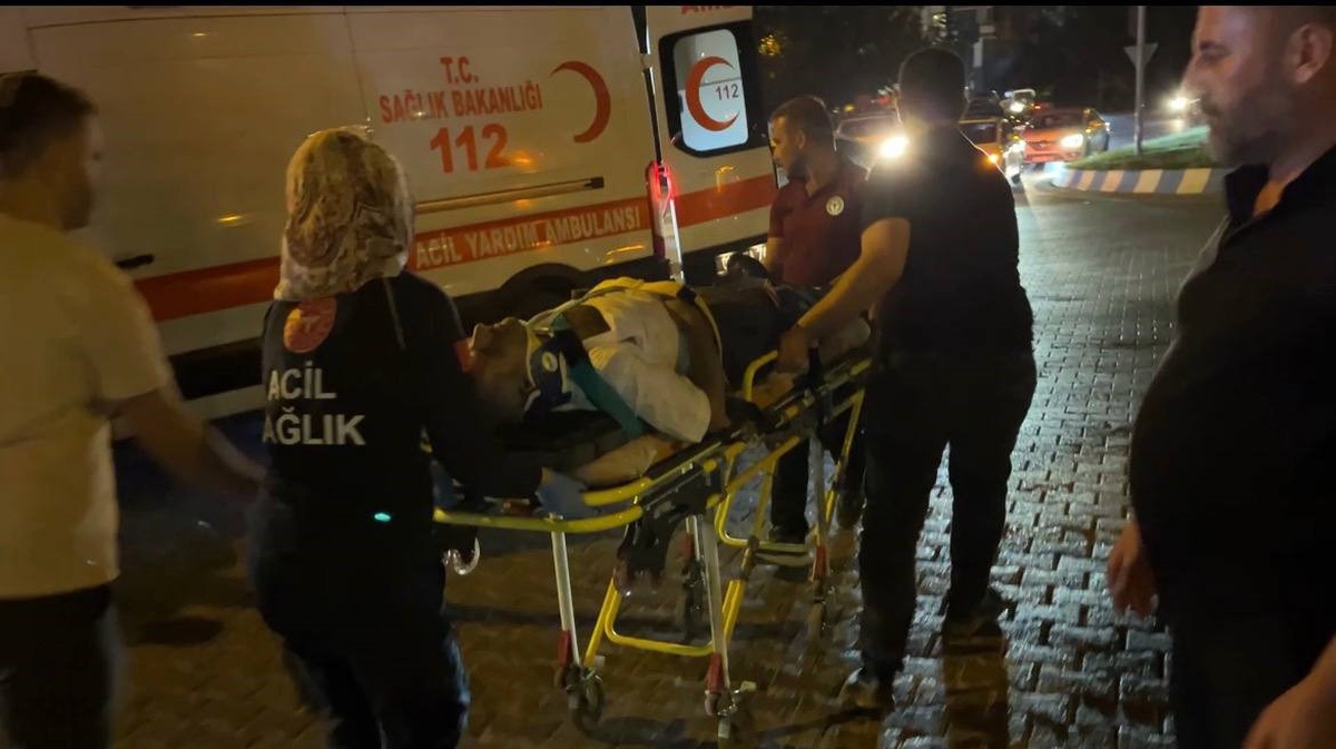 Besni\'de Trafik Kazası: 3 Yaralı
