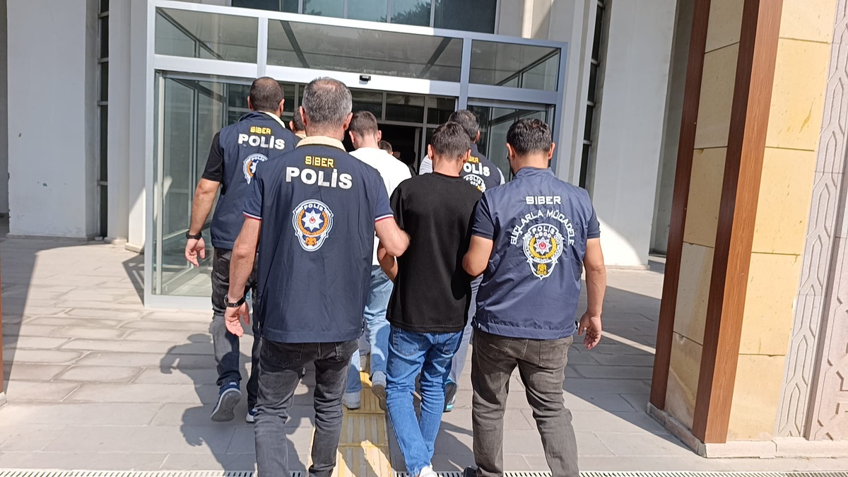 Bilişim Dolandırıcılığına 14 Tutuklama