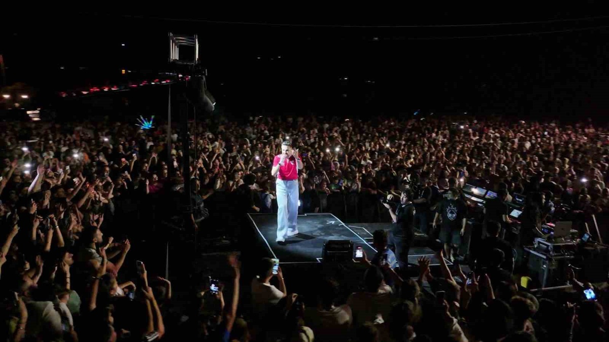 Sefo, Bafra Festivali\'nde Coşku Dolu Bir Konser Verdi