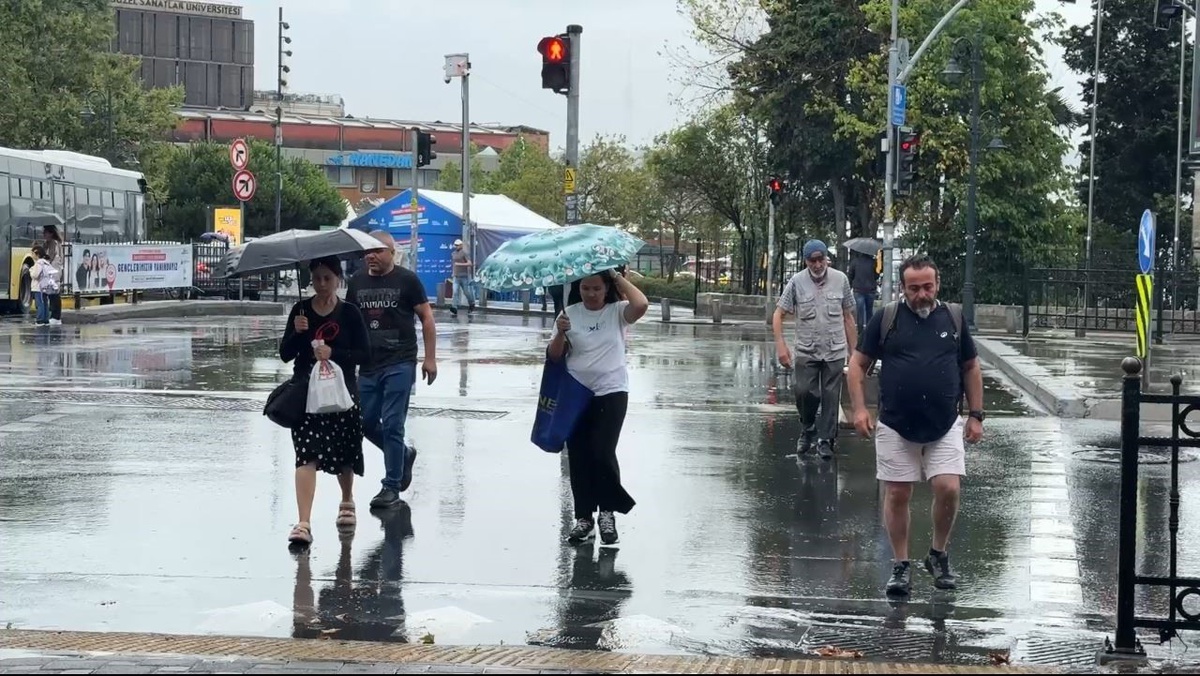 İstanbul\'da Şiddetli Yağış Başladı
