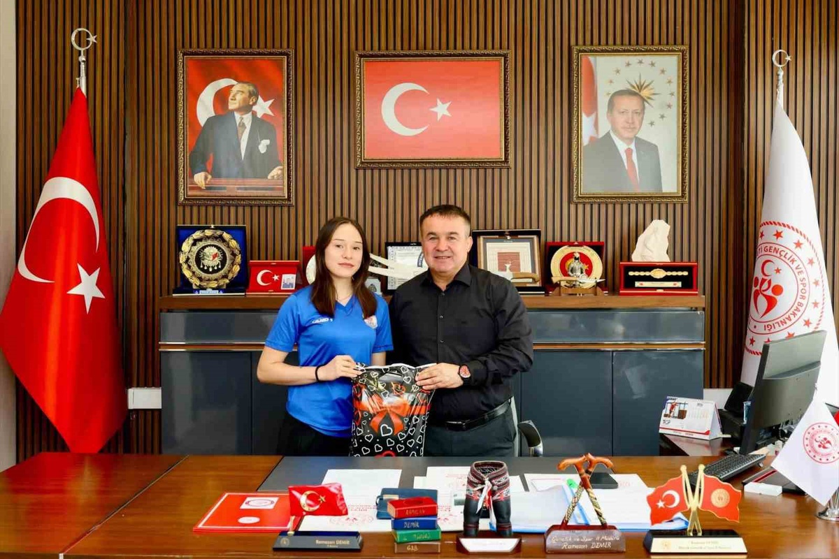 Beyzanur &Ouml;zt&uuml;rk T&uuml;rkiye &Uuml;&ccedil;&uuml;nc&uuml;s&uuml; Oldu