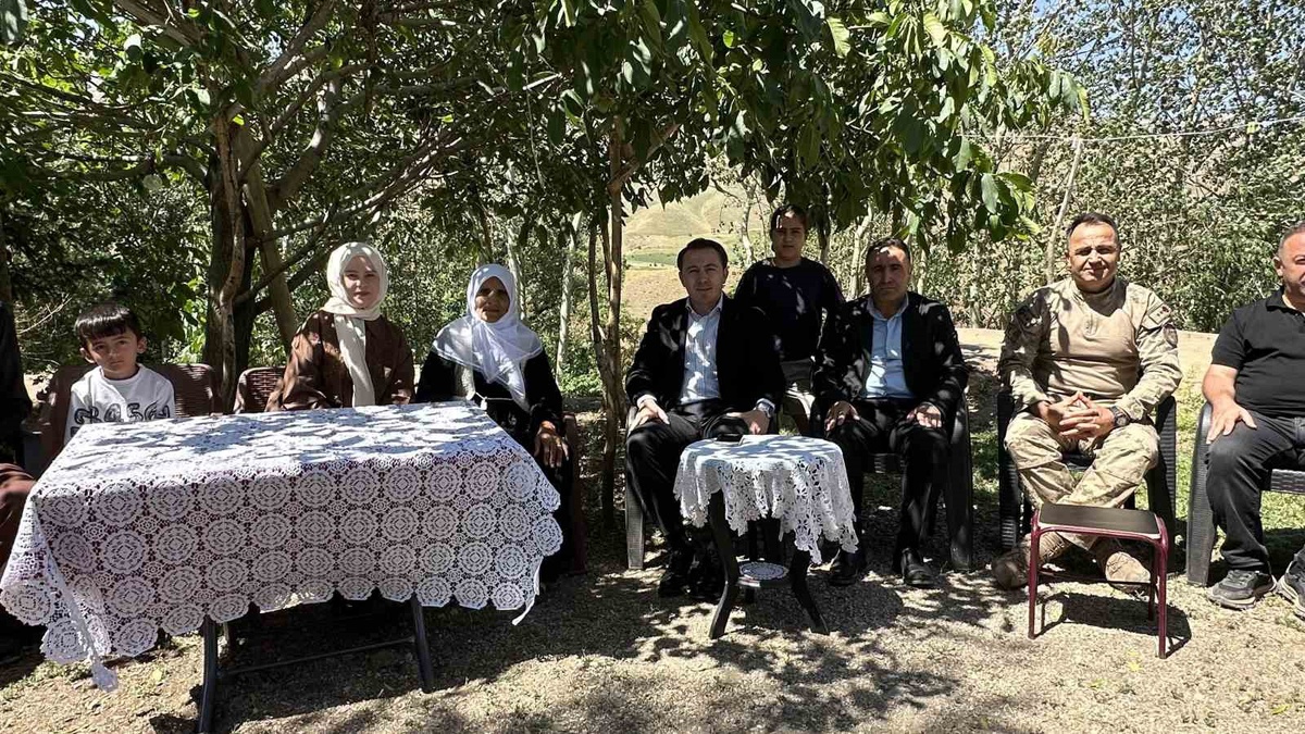 Yüksekova\'da İneği Düşen Aileye Yardım Eli!
