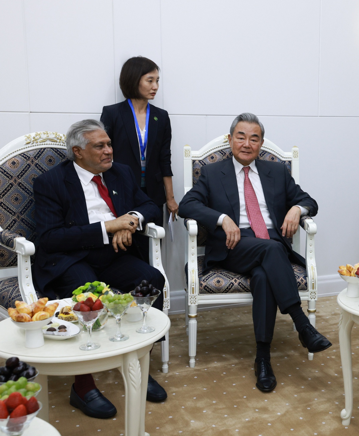 Wang Yi ve Dar, Çin-Pakistan İlişkilerini Güçlendirdi