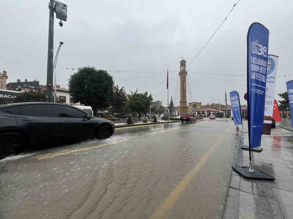 Çorum’da sağanak hayatı olumsuz etkiledi