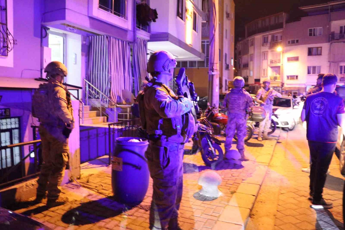 Denizli\'de 53 Yıl Hapis Cezalı İki Şüpheli Yakalandı