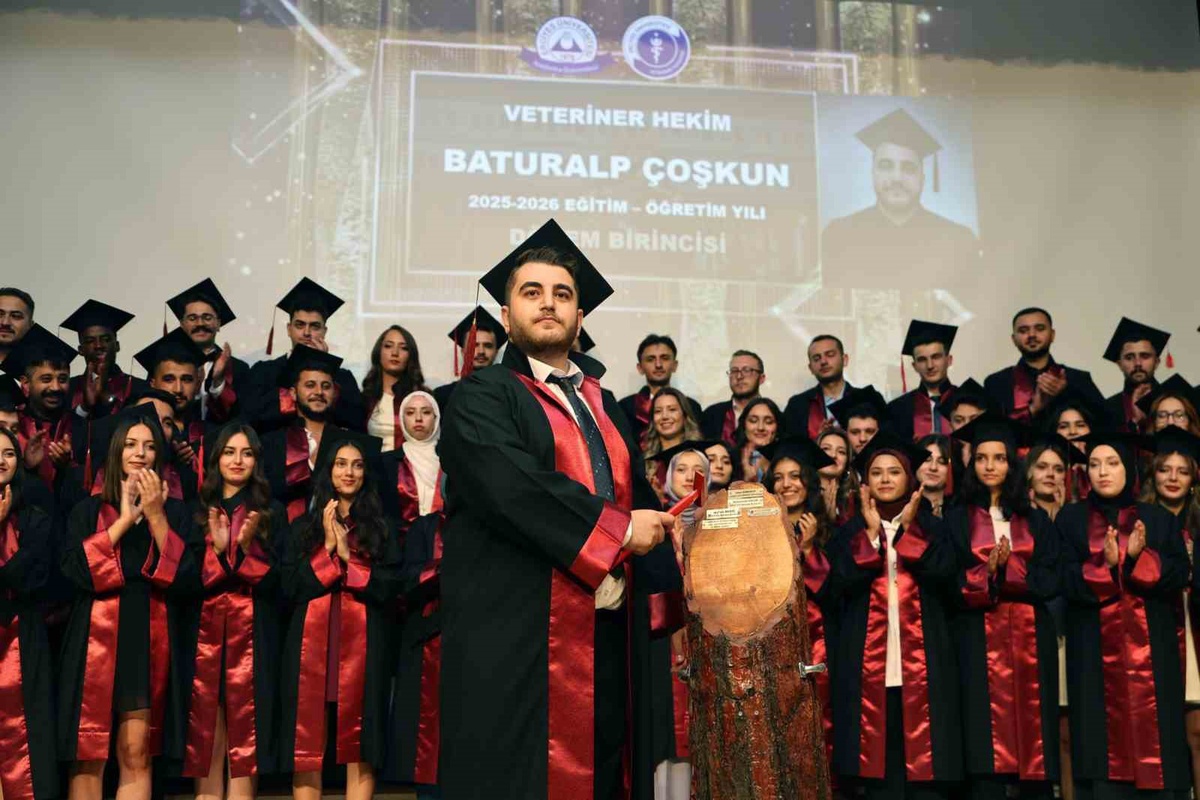 Erciyes Üniversitesi\'nde Mezuniyet Töreni