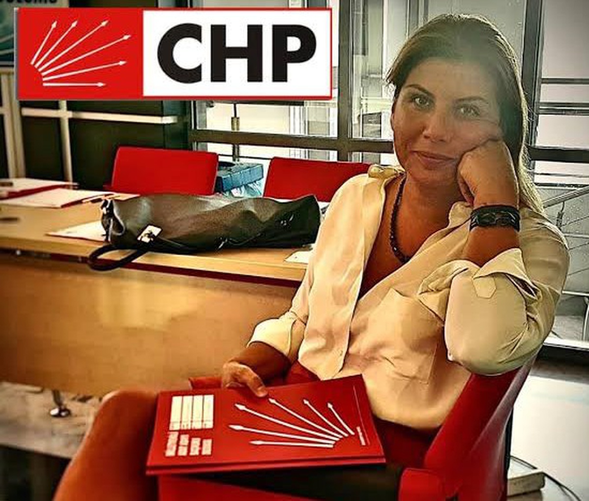 Buket Müftüoğlu: CHP\'de Kalıyorum
