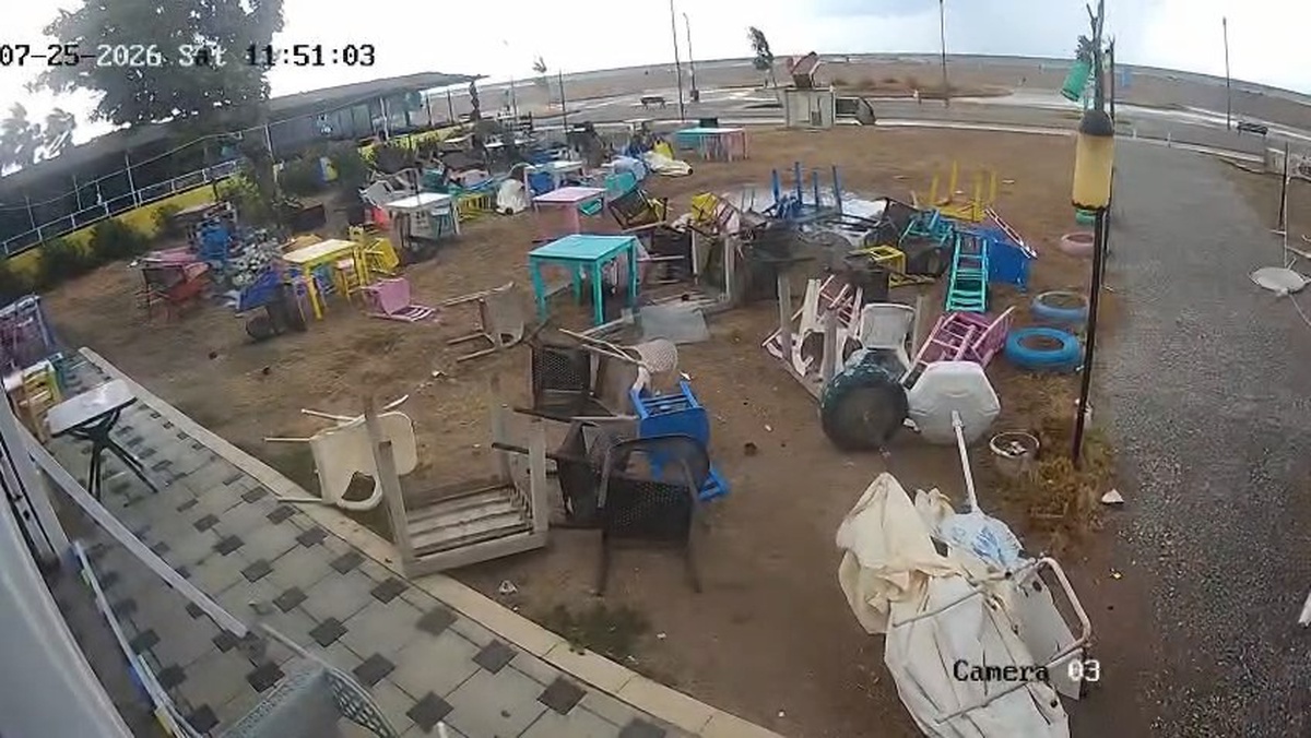 Karacabey\'de Fırtına Kafeyi Yıktı