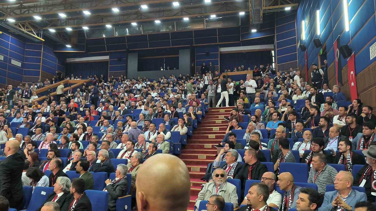 Gençlerbirliği Genel Kurulu\'nda Gergin Anlar