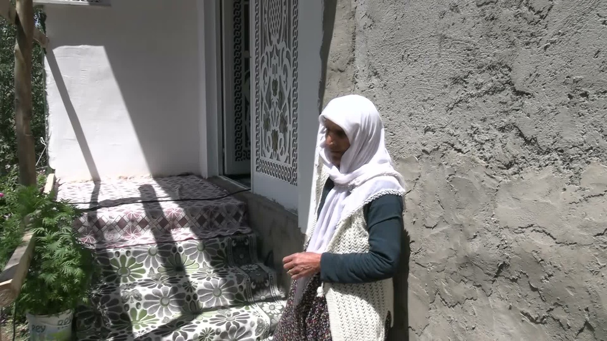 İneği uçuruma yuvarlanarak telef olan 7 çocuklu aileye destek