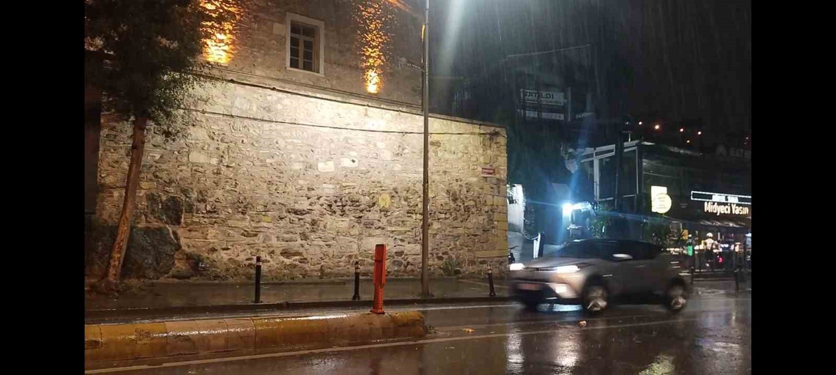 İstanbul\'da Yağış Başladı