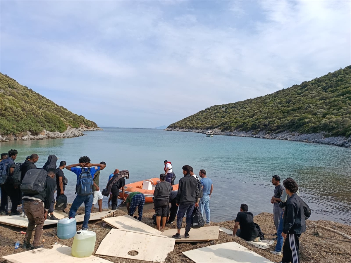Urla\'da 22 Düzensiz Göçmen Yakalandı