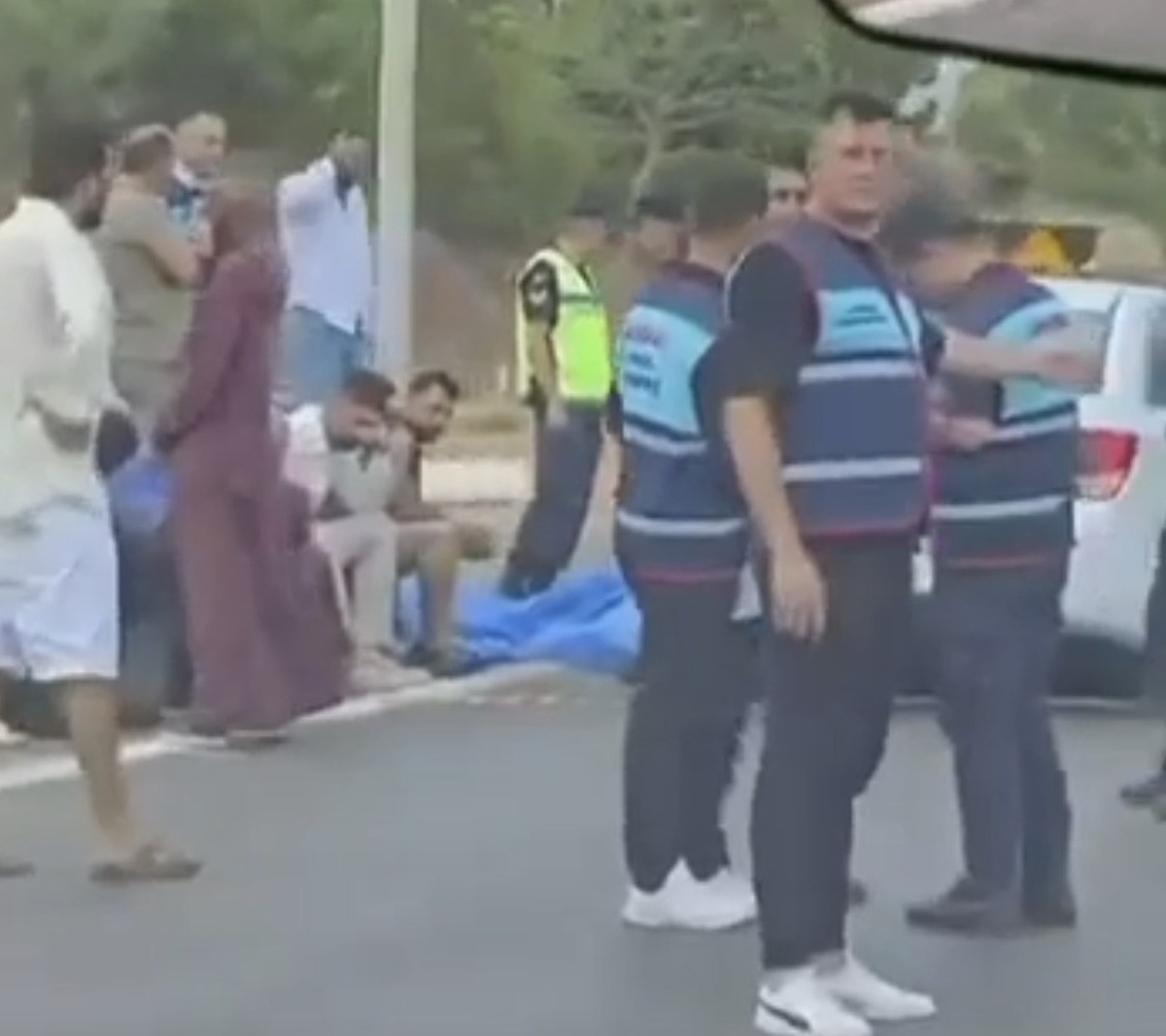 İzmir’de iki otomobil çarpıştı: 1 ölü, 5 yaralı