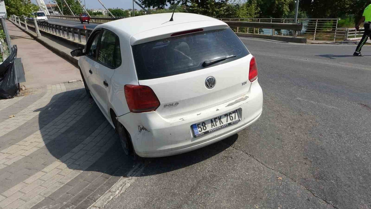 Manavgat\'ta Lüks Araç Kazası