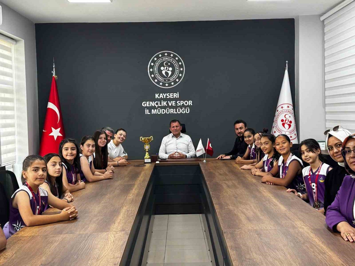 U-10 Kız Basketbol Takımından Şampiyonluk Ziyareti