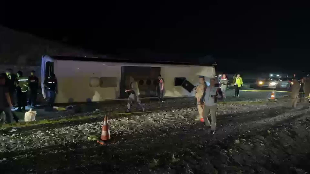 Kırıkkale\'de Otobüs Devrildi: 40 Yaralı