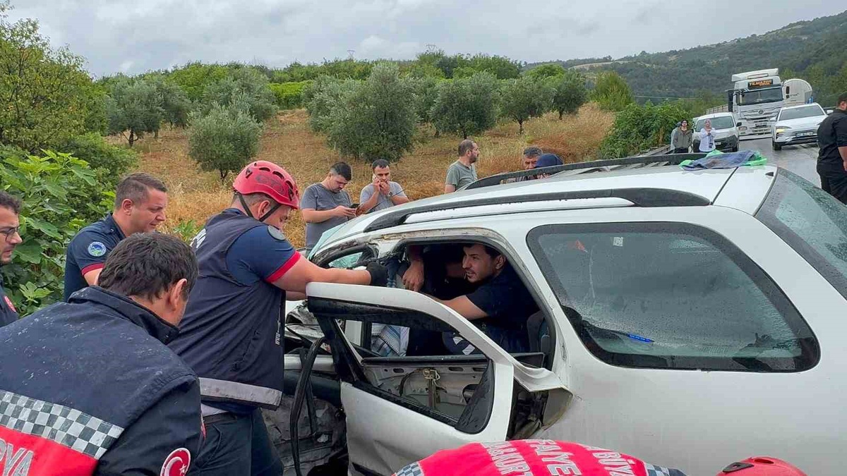 Geyve\'de Trafik Kazası: 1 Ölü, 2 Yaralı