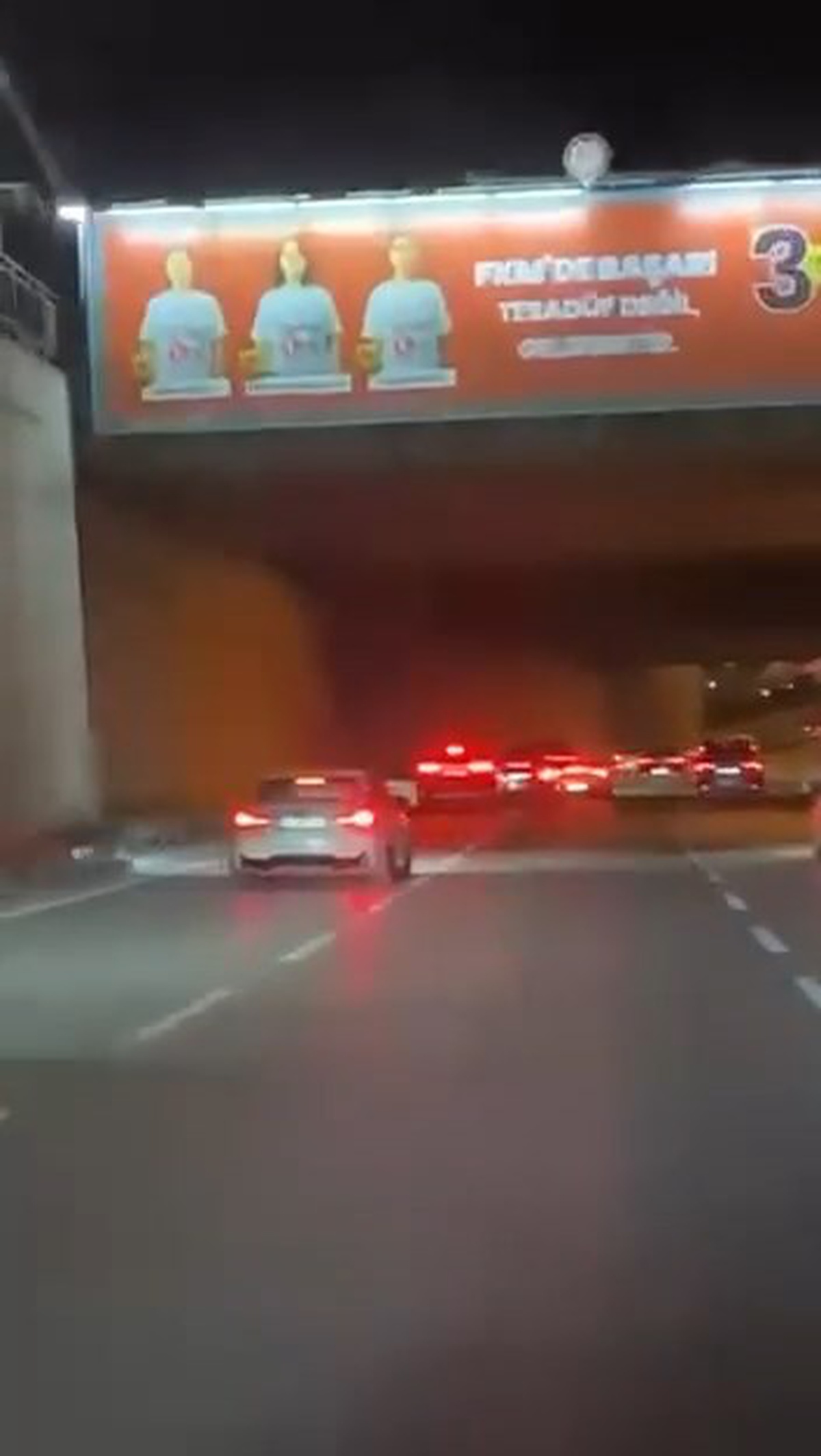 Bursa\'da Lüks Araçla Kaçan Sürücü Kazaya Neden Oldu