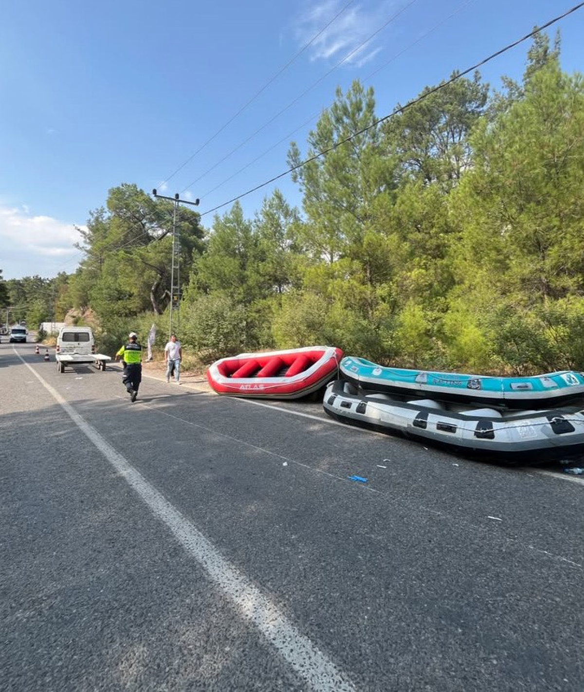 Manavgat\'ta Rafting Botu Devrildi: 3 Yaralı