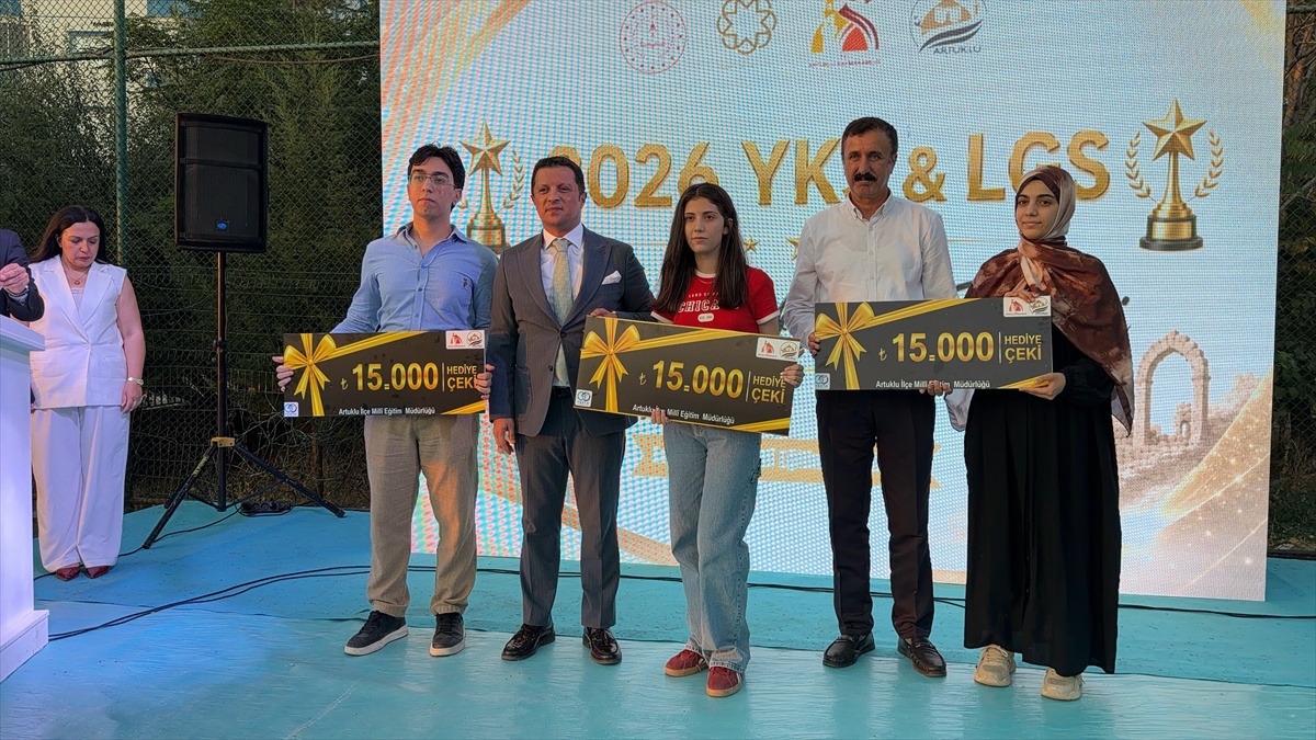 Artuklu\'da Başarılı Öğrencilere Ödül Töreni