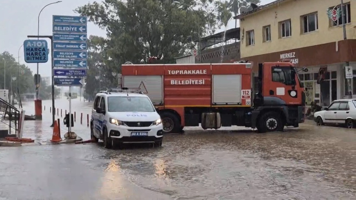 Toprakkale\'de Şiddetli Yağış ve Sel Felaketi