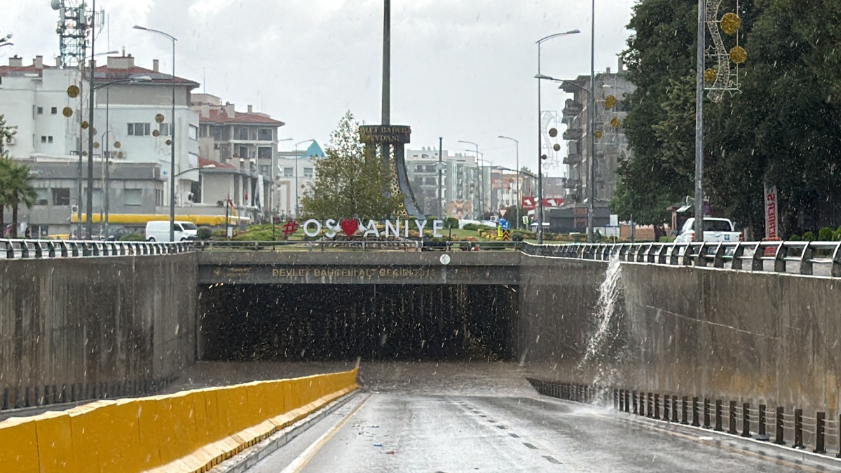 Osmaniye\'de Sağanak Yağış Hayatı Olumsuz Etkiledi