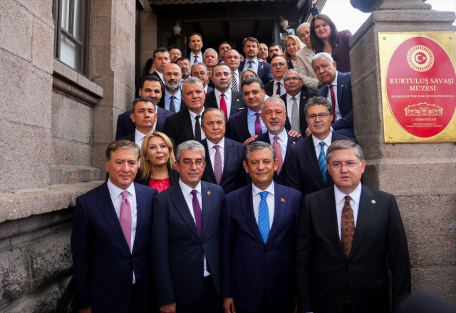 Özgür Özel A takımını belirledi! İşte Yeni Parti'nin MYK'sı