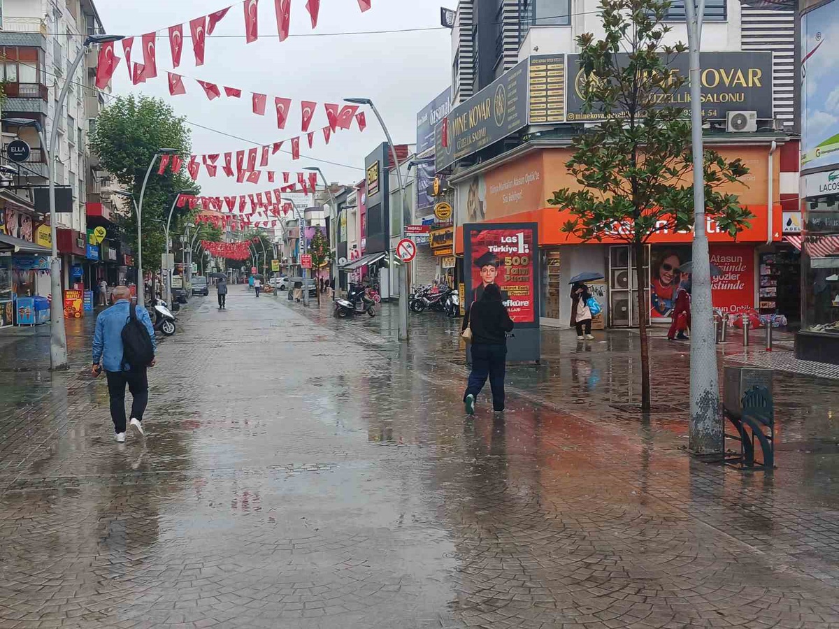 Sakarya\'da Sağanak Yağış Zorlu Anlar Yaşattı