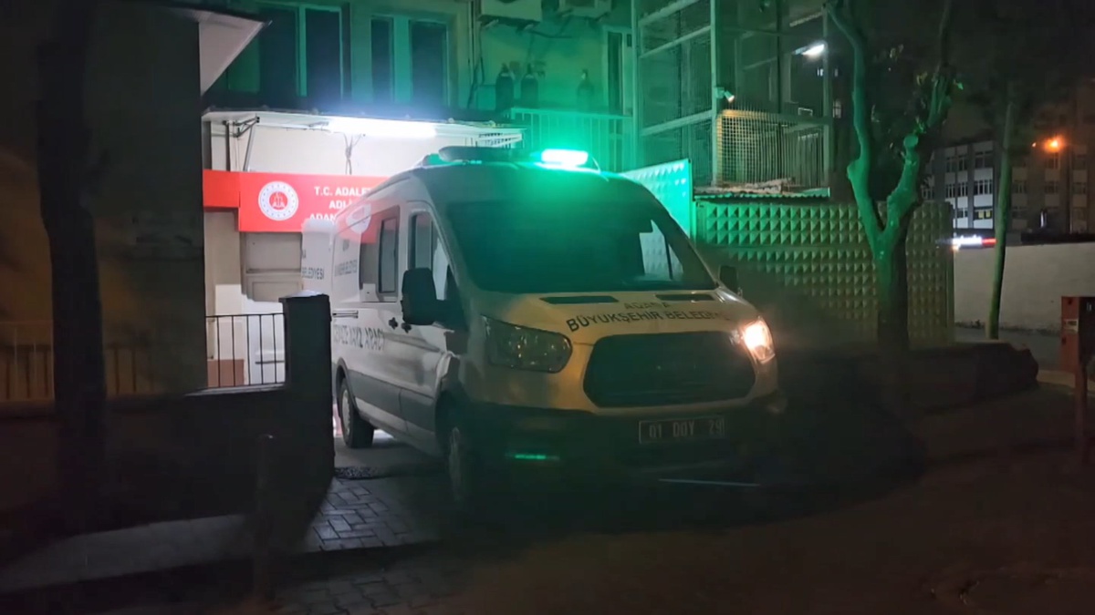 Adana\'da Sokakta Silahlı Saldırı: Reyhan Acar Hayatını Kaybetti