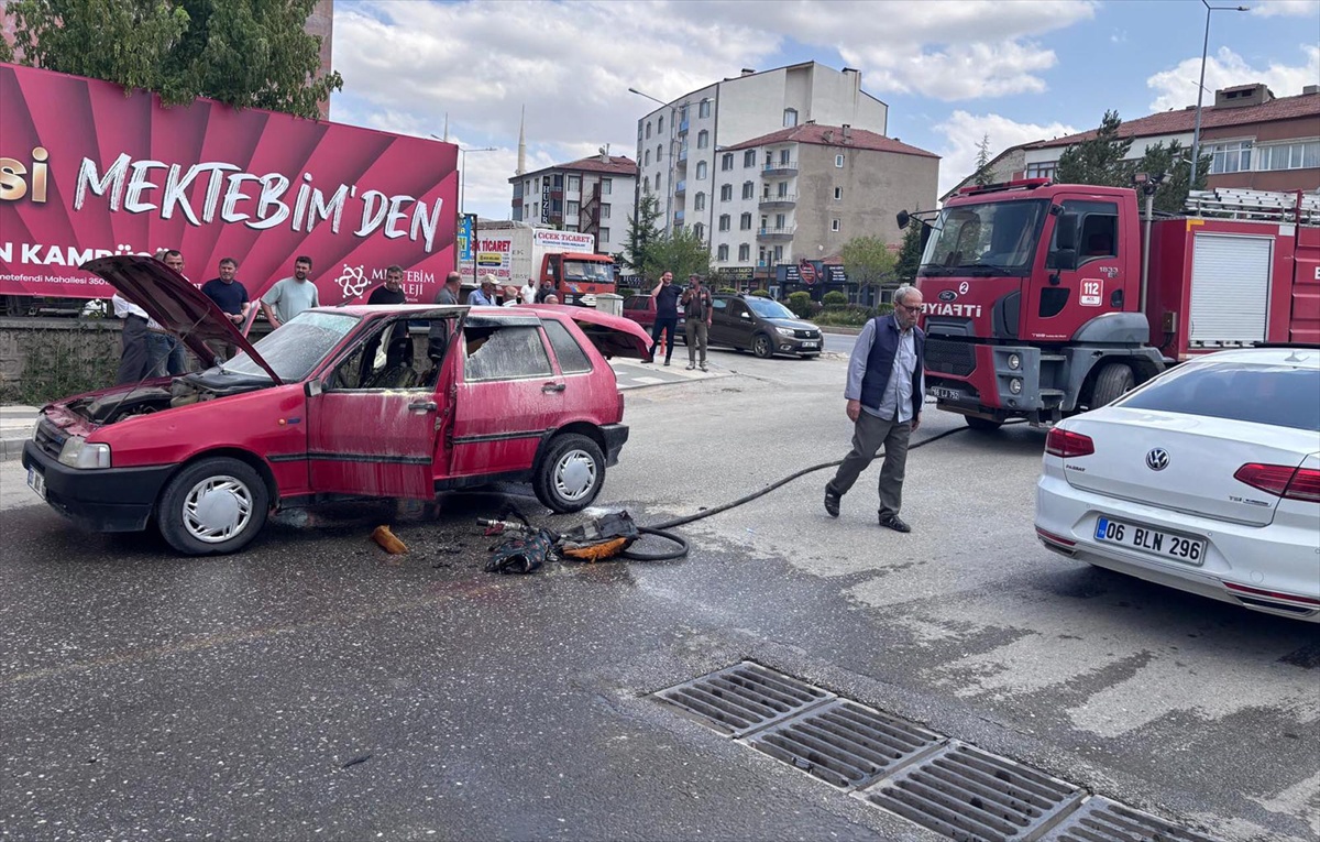 Sorgun\'da Park Halindeki Araçta Yangın Çıktı