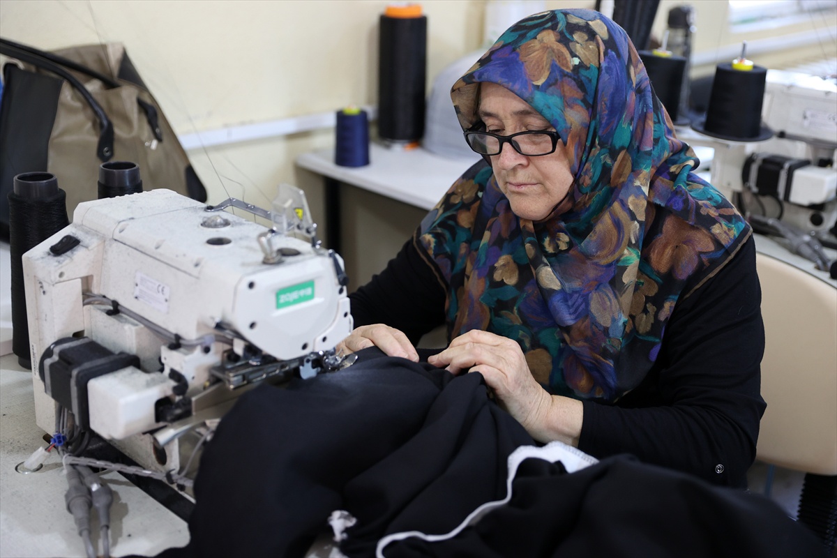 Beyşehir\'de Tekstil Atıkları Sanata Dönüşüyor