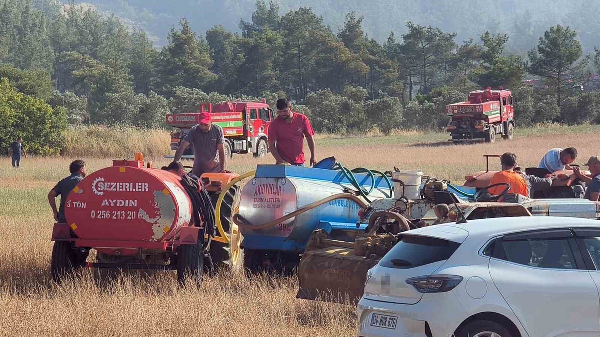Traktörünü ve su tankerini alan yangına koştu