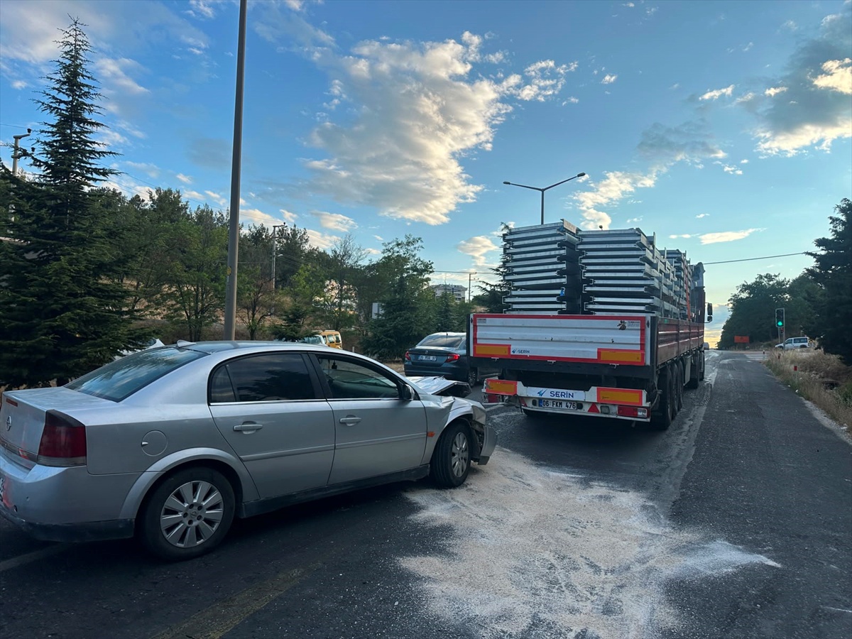 Uşak\'ta Trafik Kazası: 4 Yaralı