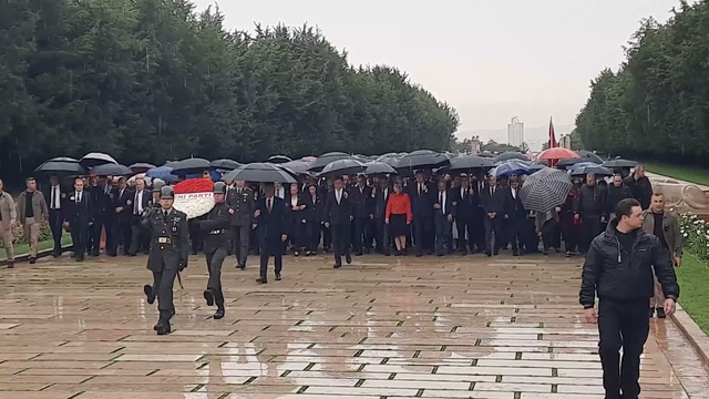 Yeni Parti'yi kuran Özgür Özel'in ilk işi bu oldu