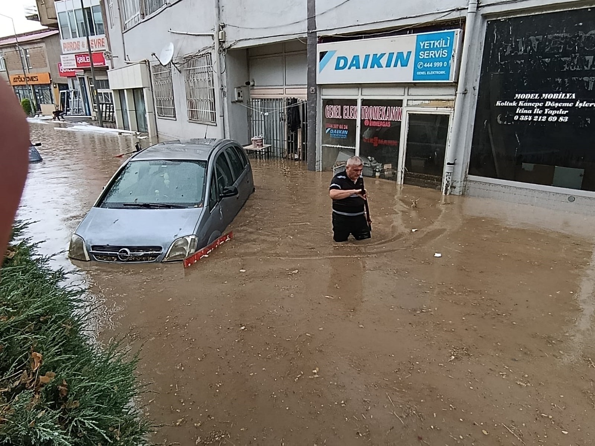 Yozgat\'ta Sağanak Yağış Hayatı Olumsuz Etkiledi