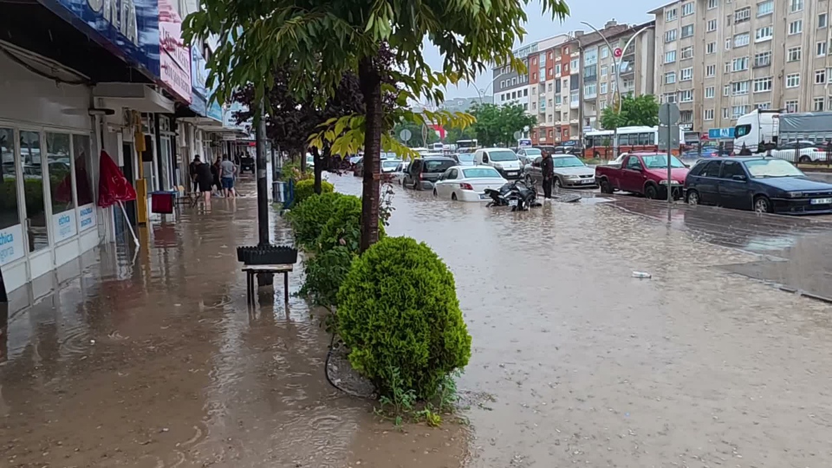 Yozgat’ta yağmur hayatı olumsuz etkiledi