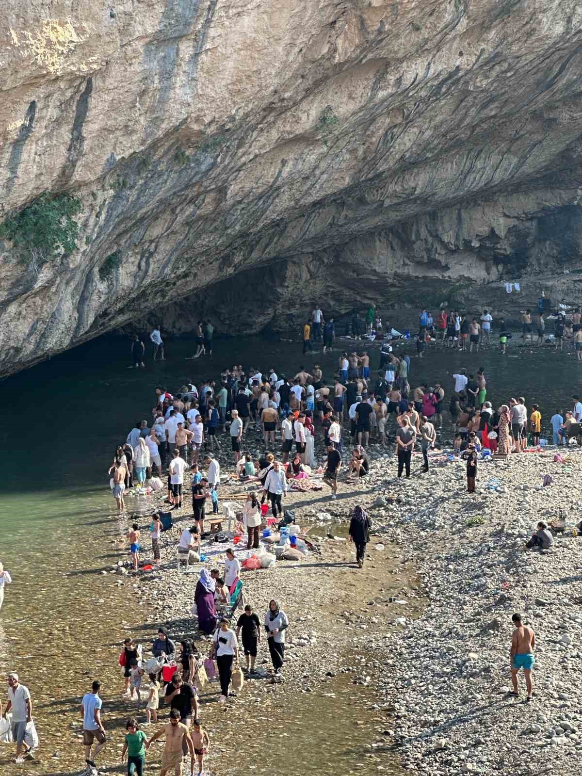 Cendere Köprüsü\'nde Yüzmeye Girdi, Kayboldu