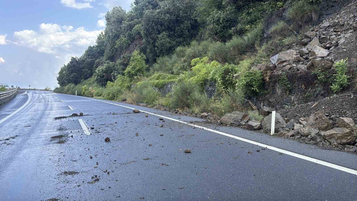 Zonguldak-Düzce Yolunda Heyelan