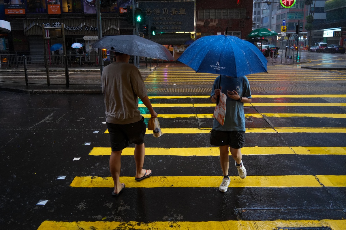 Noul Tayfunu Hong Kong\'dan Uzaklaşıyor