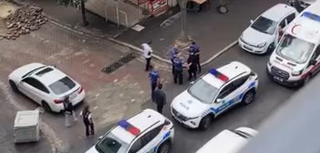 Kavga sırasında bıçak istedi, alamayınca bakın ne yaptı