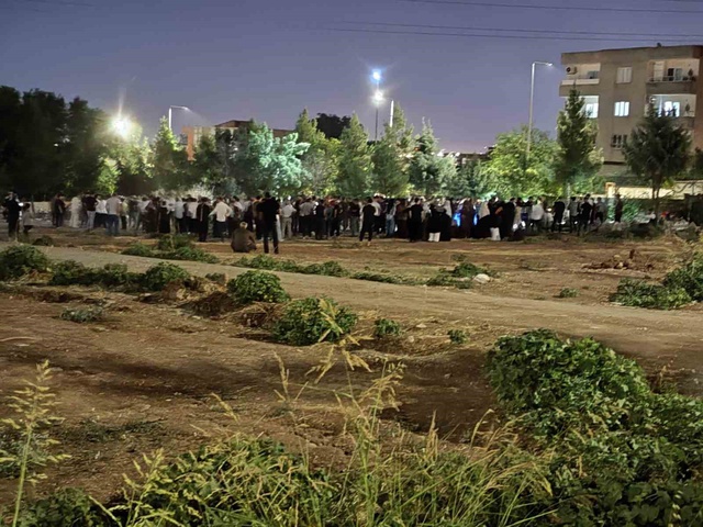 Batman'da mezarlıkta silahlı saldırı: AK Partili yönetici ile oğlu ve yeğeni hayatını kaybetti