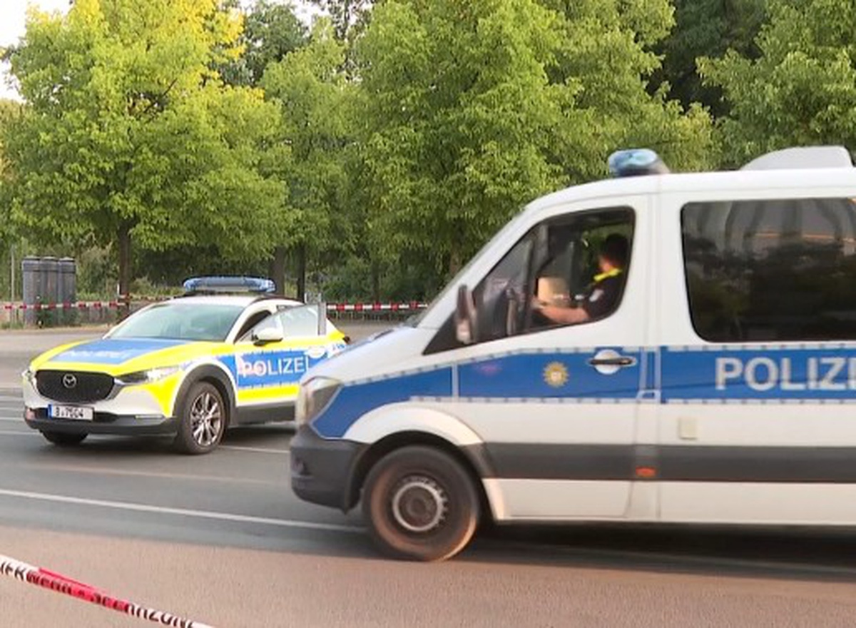 Berlin\'de Onur Yürüyüşünde Saldırı Şüphelisi Aranıyor