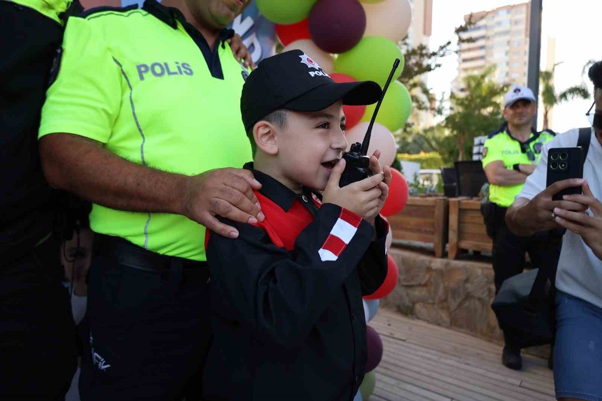 Ünal\'ın Polis Olma Hayali Gerçekleşti